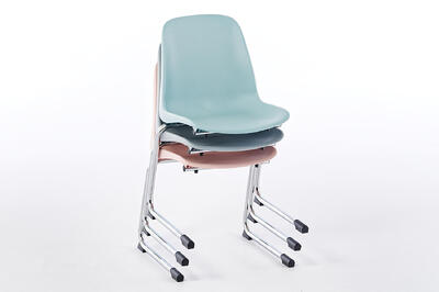 Robuste Schulstühle mit C-Freischwinger